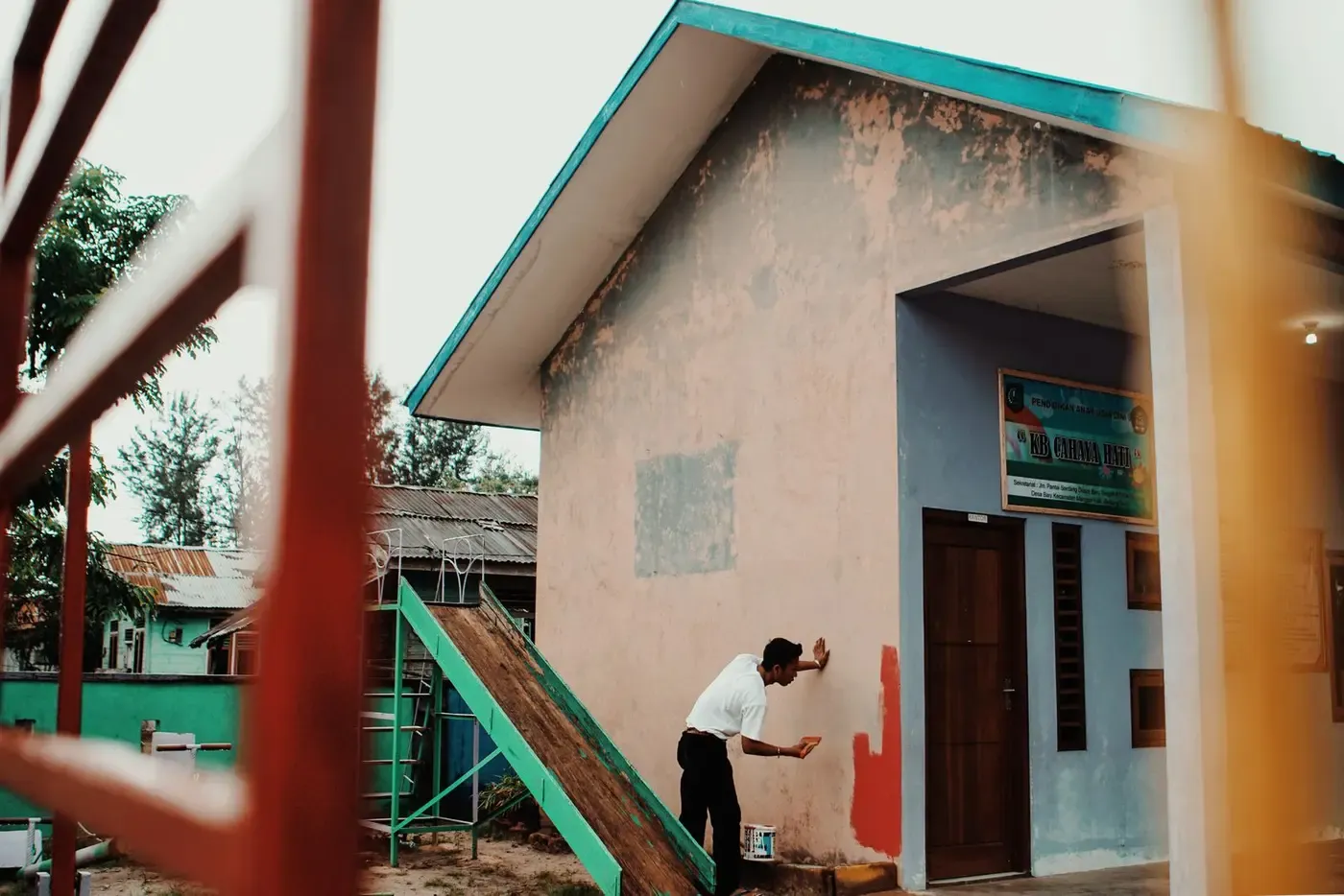 Painter applying a finish coat to an exterior wall