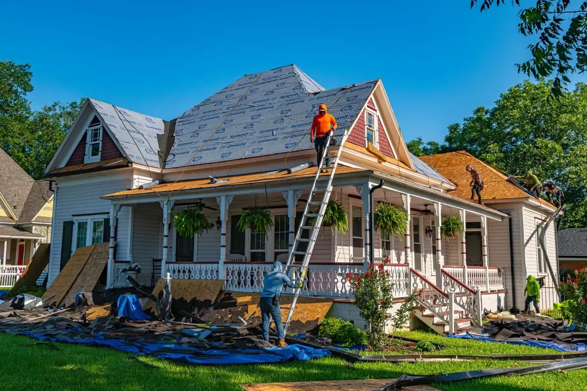 Craften crew replacing a roof on a Chattanooga-area home
